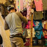 El trabajo de feriante es uno de los más extendidos en el norte argentino. El trabajo de feriante es uno de los más extendidos en el norte argentino.