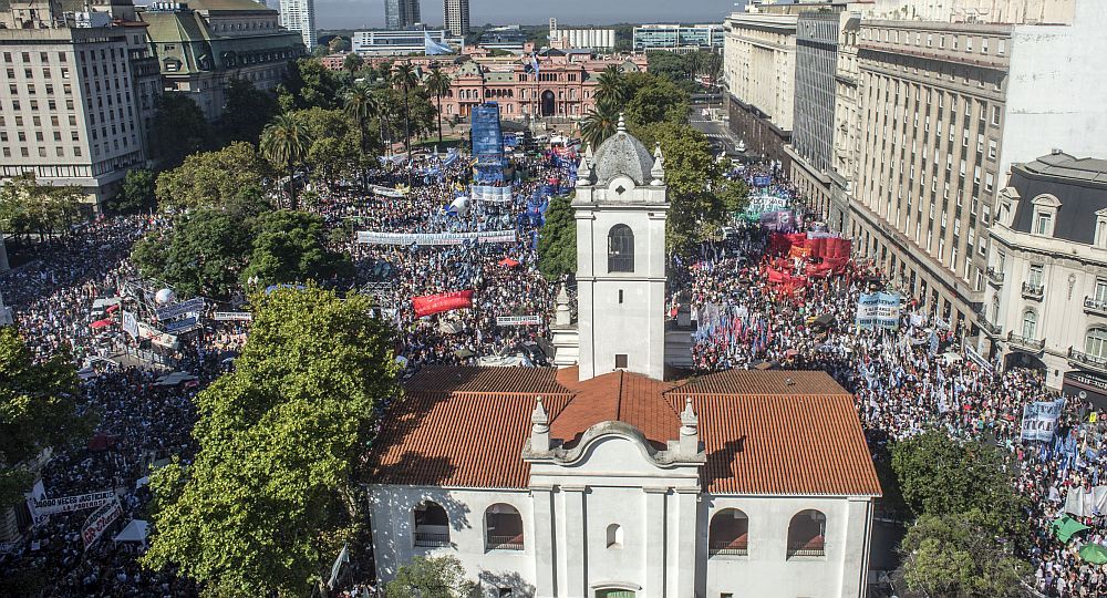 En multitudinaria marcha, organismos de DDHH lanzaron duras críticas al Gobierno (foto 6)