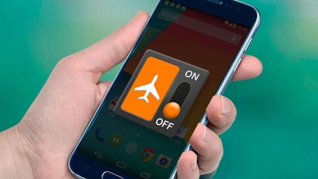 En todos los vuelos se exige poner el celular en modo avión.
