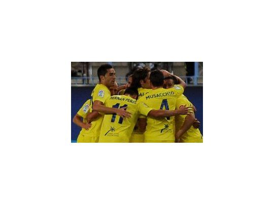Salvador. Todos abrazan a Marco Ruben.