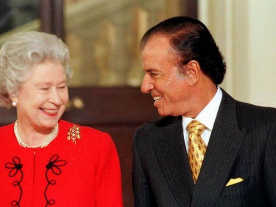 El encuentro entre la Reina Isabel II y Carlos Menem