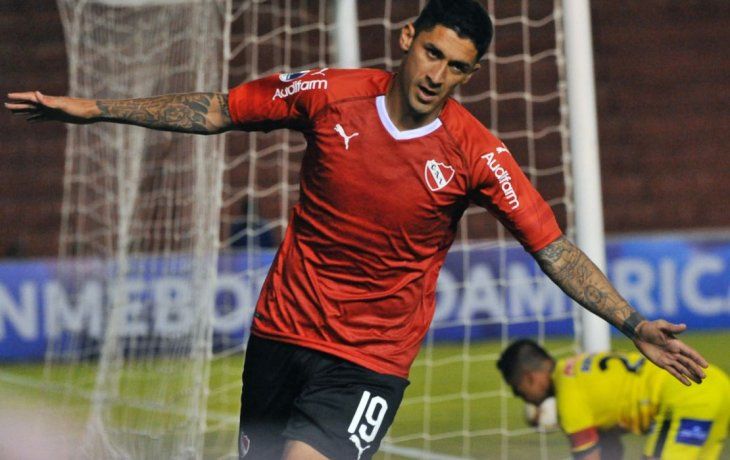 Sin pasar sobresaltos, Independiente ganó y avanzó de fase