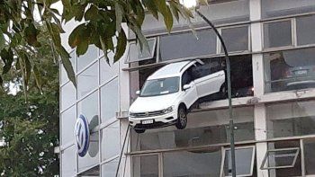 La concesionaria está ubicada en avenida Santa Fe 999, SanIsidro.