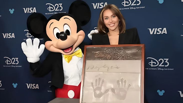 Miley Cyrus fue reconocida como “leyenda Disney” en agosto de 2024.