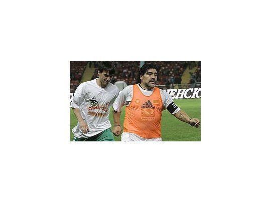 Diego Maradona fue la gran figura del amistoso en Chechenia.