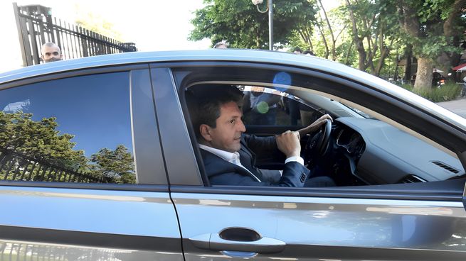 sergio massa sale de olivos 2022.png