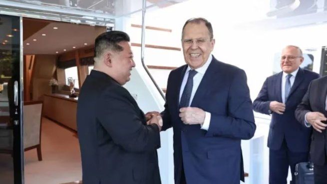 El canciller ruso Sergei Lavrov se reunió este sábado con el líder norcoreano Kim Jong Un, en el marco de su visita oficial a Corea del Norte.