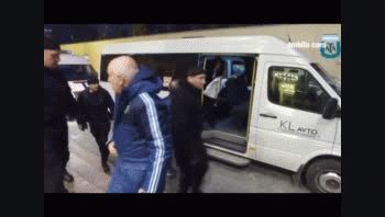 Rodeado de un fuerte operativo policial, Messi llegó a Rusia