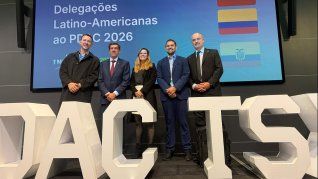 En el centro de la imagen el gobernador de Jujuy, Carlos Sadir, la catamarqueña Fernanda Ávila y Exequiel Lello, presidente de Jemse. En el centro de la imagen el gobernador de Jujuy, Carlos Sadir, la catamarqueña Fernanda Ávila y Exequiel Lello, presidente de Jemse.