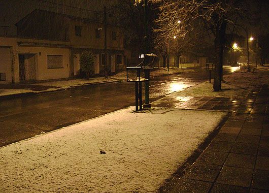 A Banfield también llegó la nieve.