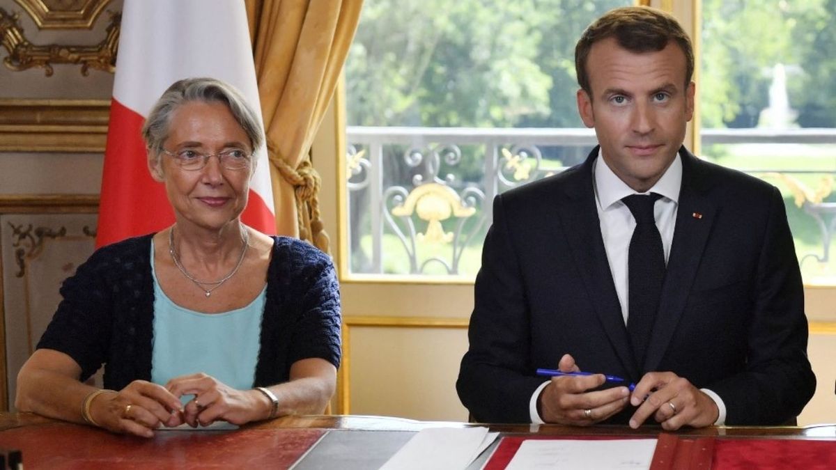 The Prime Minister of France presented her resignation to Macron