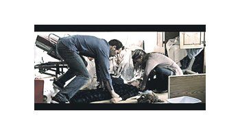 «La noche del demonio» es una buena película de terror de bajo presupuesto, absolutamente recomendable para los fans del género; el resto debe ir sabiendo que asusta en serio.