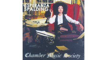 Esperanza Spalding, artista plural