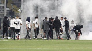 Dos simpatizantes del Colo Colo fallecieron en las inmediaciones del estadio antes del partido contra Fortaleza.