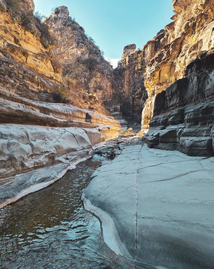 A historic and intact place for those who love to walk on cliffs and mountains. A historic and intact place for those who love to walk on cliffs and mountains.