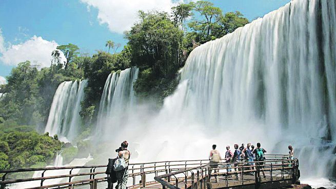 Destino. Las Cataratas del Iguazú volverán a lucirse en las vacaciones.&nbsp;