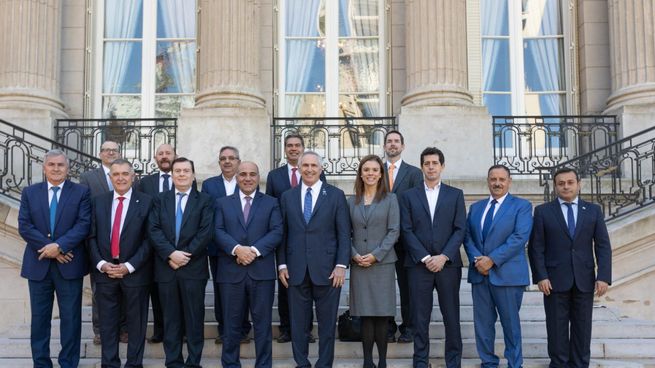 El embajador Marc Stanley, este jueves al recibir a los gobernadores del Norte Grande; al jefe de Gabinete, Juan Manzur, y al ministro del Interior, Eduardo Wado de Pedro.