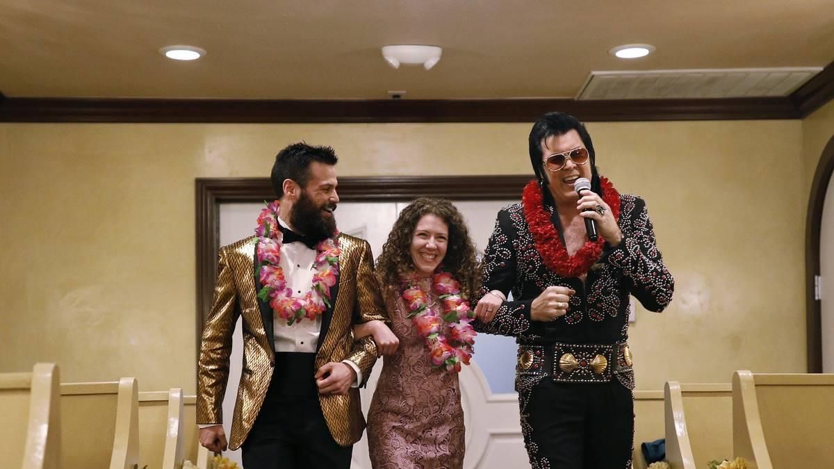Exigen que imitadores de Elvis Presley dejen de efectuar matrimonios exprés en Las Vegas