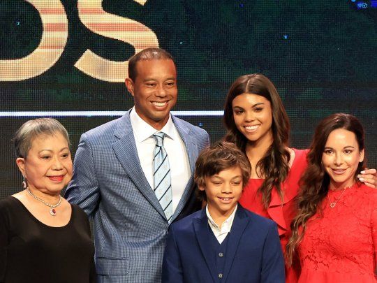 Justicia. Tiger Woods ingresó al Salón de la Fama del golf y su familia lo acompañó en la ceremonia.&nbsp;