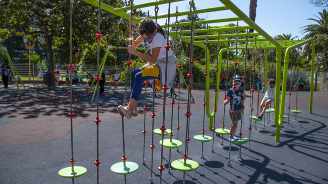 plaza juegos niños niñas