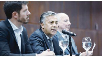 Cambio. Cornejo dijo que se adquirirán vehículos híbridos y eléctricos.