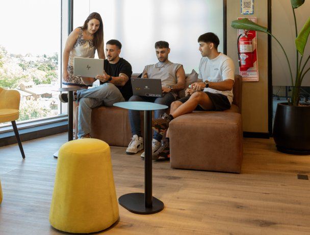 El coworking propone una forma de trabajar más distendida y productiva a la vez, el modelo híbrido sigue vigente El coworking propone una forma de trabajar más distendida y productiva a la vez, el modelo híbrido sigue vigente