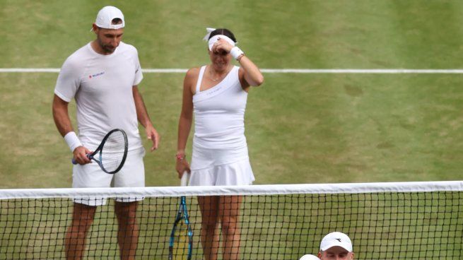 Fin del partido y fin de la ilusión mexicana. Santiago Gonzalez y Giuliana Olmos cayeron en la Final de dobles mixtos de Wimbledon ante la dupla formada por el polaco Jan Zielinski y la taiwanesa Su-Wei Hsieh con parciales de 4-6 y 2-6.