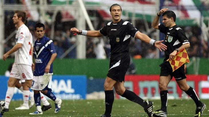 En aquel Vélez Huracán del 2009, El Fortín se consagró campeón en un partido que tuvo un penal errado, granizo y muchas polémica En aquel Vélez Huracán del 2009, El Fortín se consagró campeón en un partido que tuvo un penal errado, granizo y muchas polémica