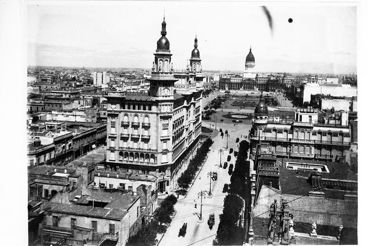 Otra Buenos Aires, con el edificio La Inmobiliaria y sus cúpulas que sobresalen (Foto Gentileza: Estudio INFILL) Otra Buenos Aires, con el edificio La Inmobiliaria y sus cúpulas que sobresalen (Foto Gentileza: Estudio INFILL)