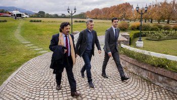 Sáenz, junto a Macri y Urtubey, durante una visita del Presidente a la provincia.