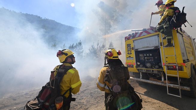 El trabajo de los bomberos continuará toda la noche.