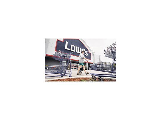 Una de las tiendas más grandes de los Estados Unidos, Lowe’s (dedicada a artículos para la mejora de viviendas), sorprendió con sus resultados y alentó expectativas positivas para el deprimido sector inmobiliario.