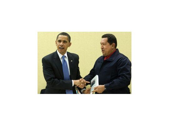 Barack Obama junto a Hugo Chávez (archivo)