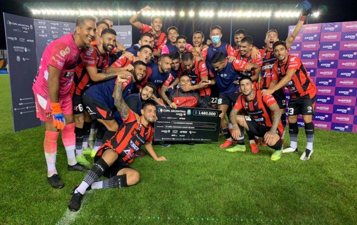 copa argentina: patronato se repuso dos veces y elimino a lanus en los penales