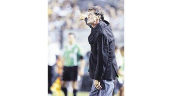 Julio Falcioni está contento con el triunfo ante Racing y con la mejora de su equipo. Resaltó el orden.