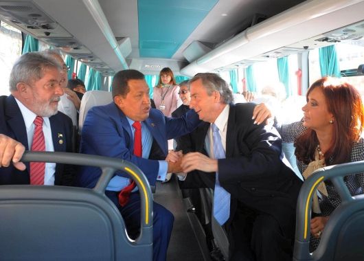 Los presidentes fueron trasladados en combi a Capital Federal.
