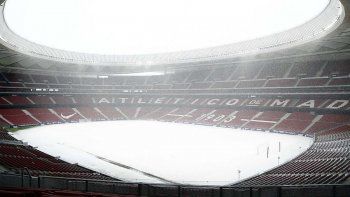 El estadio del Atlético de Madrid llegó a tener más de 60 cm de nieve.