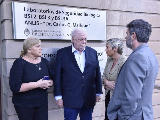 El ministro de Salud, Ginés González García, visitó este sábado el Instituto Malbrán.&nbsp;
