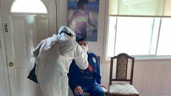 El entrenador de Gimnasia, Diego Maradona, se hizo un nuevo testeo para saber si tiene coronavirus.