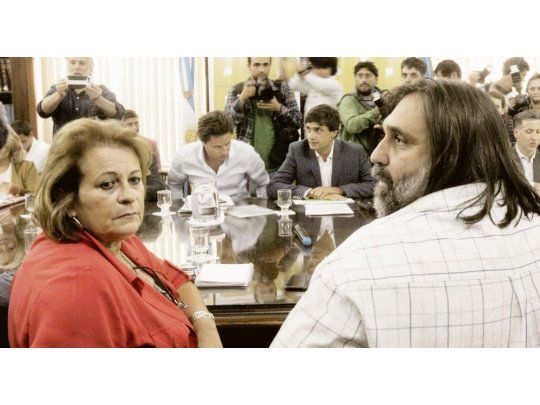 Sin avance. Mirta Petrocini y Roberto Baradel, ayer en la reunión que encabezó el ministro Hernán Lacunza.