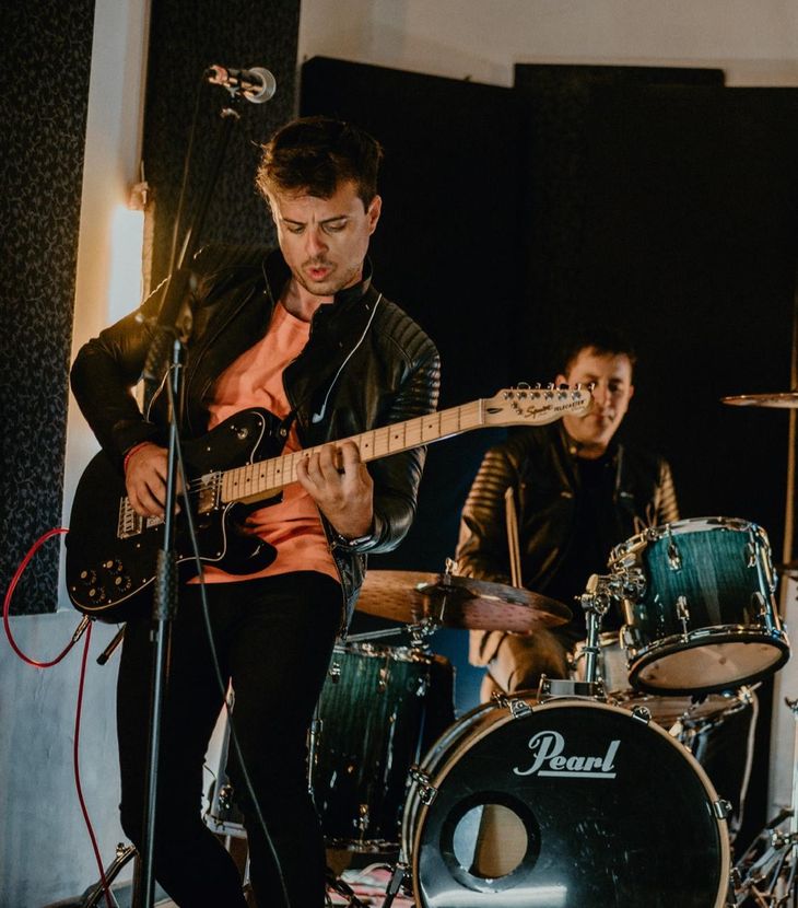 Darío Botte and his great passion: the guitar. Darío Botte and his great passion: the guitar.