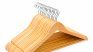 Las perchas de madera que no utilizas pueden convertirse en algo más.