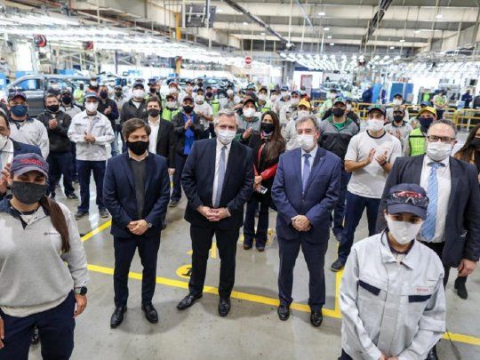 El presidente Alberto Fernández visitó la planta automotriz de Toyota que retomó su actividad productiva bajo un estricto protocolo sanitario.