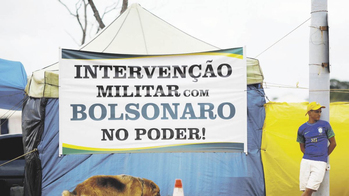 they displaced the head of the Army after an attempted rebellion against Lula