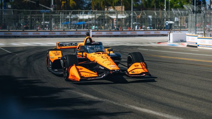 Pato O'Ward tuvo una carrera tortuosa, primero con la sorpresa que le dio Palou en la vuelta 2, que lo mandó al tercer lugar. Luego, en la vuelta 30, intentó hacer un undercut a los líderes al detenerse en pits antes que ellos, pero su equipo lo mandó a la pista con tráfico y ahí perdió dos posiciones más, para caer al quinto lugar, mismo en que terminó la carrera. Pato O'Ward tuvo una carrera tortuosa, primero con la sorpresa que le dio Palou en la vuelta 2, que lo mandó al tercer lugar. Luego, en la vuelta 30, intentó hacer un undercut a los líderes al detenerse en pits antes que ellos, pero su equipo lo mandó a la pista con tráfico y ahí perdió dos posiciones más, para caer al quinto lugar, mismo en que terminó la carrera.