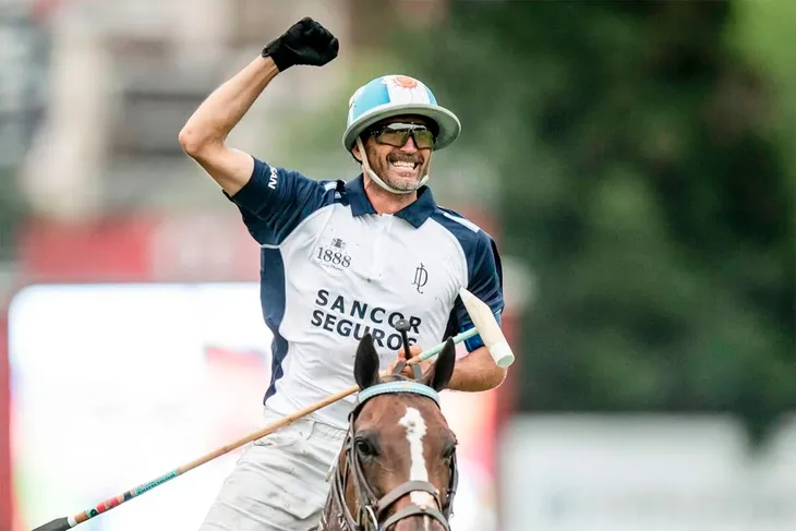 El caso Adolfo Cambiaso muestra cómo una figura deportiva puede convertir su reputación en un activo empresarial. El taco y la pelota siguen siendo el origen del negocio. El caso Adolfo Cambiaso muestra cómo una figura deportiva puede convertir su reputación en un activo empresarial. El taco y la pelota siguen siendo el origen del negocio.