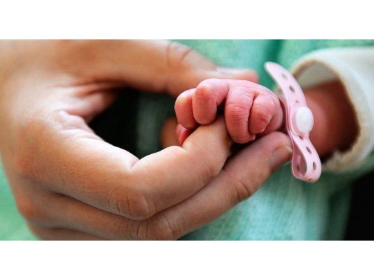 Dar antibióticos a la madre en el parto afecta a la flora intestinal del bebé