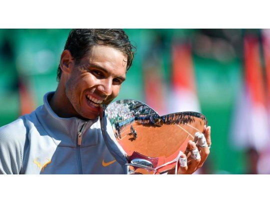 Rafael Nadal besa su undécimo trofeo del Masters 1000 de Montreal.