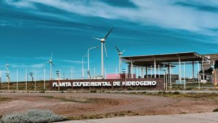 La Planta Experimental de Hidrógeno de Pico Truncadotiene 850 m2 y se construyó con u$s500.000 en 2003 como una escuela/fábrica. Enenero de 2005 obtuvo por primera vez hidrógeno mediante la vía energéticaeólica/electrólisis y en diciembre se dejó inaugurada oficialmente.
