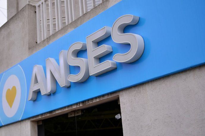 La ANSES confirmó que jubilados, pensionados y beneficiarios AUH, AUE y otras prestaciones  cobrarán el lunes 3 de octubre